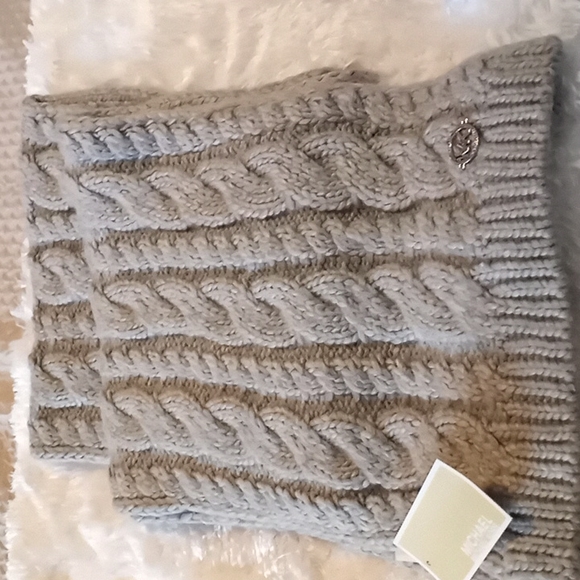 Michael kors women cable knit teddy fleece faux fur  pom pom beanie & scarf set - Picture 4 of 6